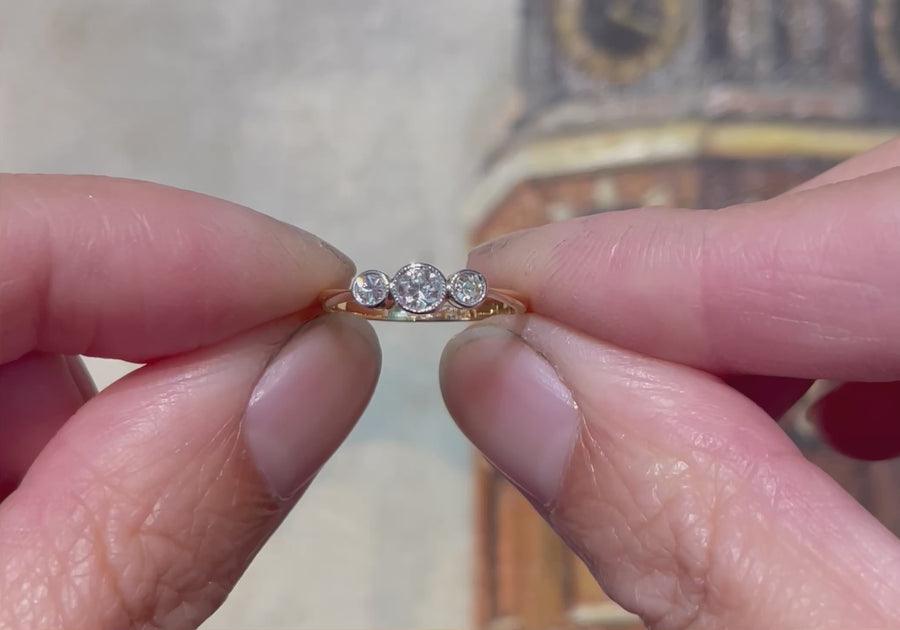 Vintage drie-steens diamanten ring