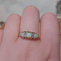 Opaal en oud gesneden diamanten ring uit 1896