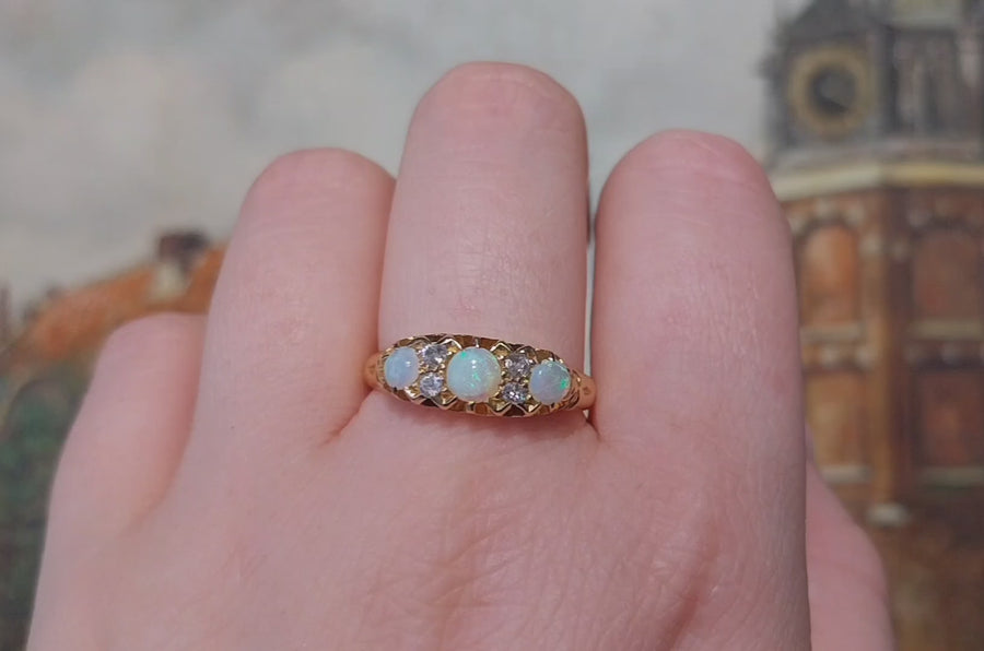 Opaal en oud gesneden diamanten ring uit 1896