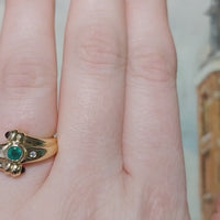 Smaragd, diamant en cabochon-saffier ring