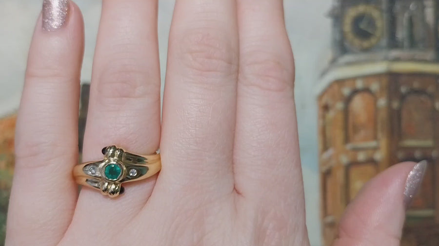 Smaragd, diamant en cabochon-saffier ring