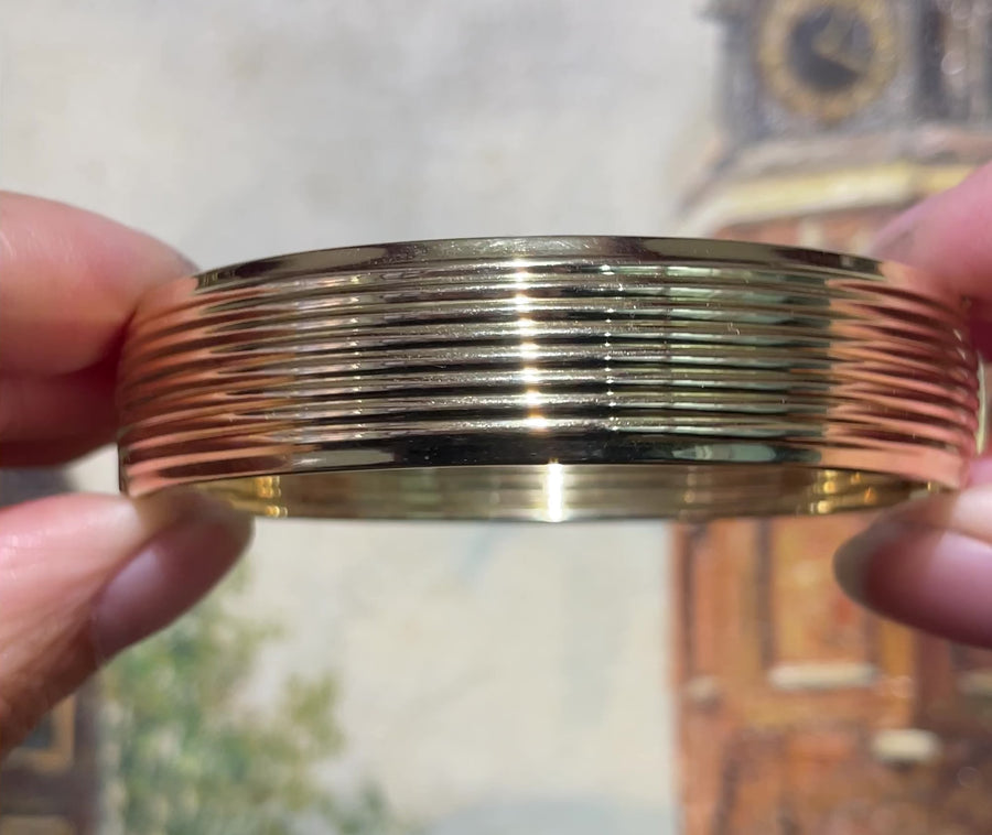 14 carat gold hinged bracelet with ridges