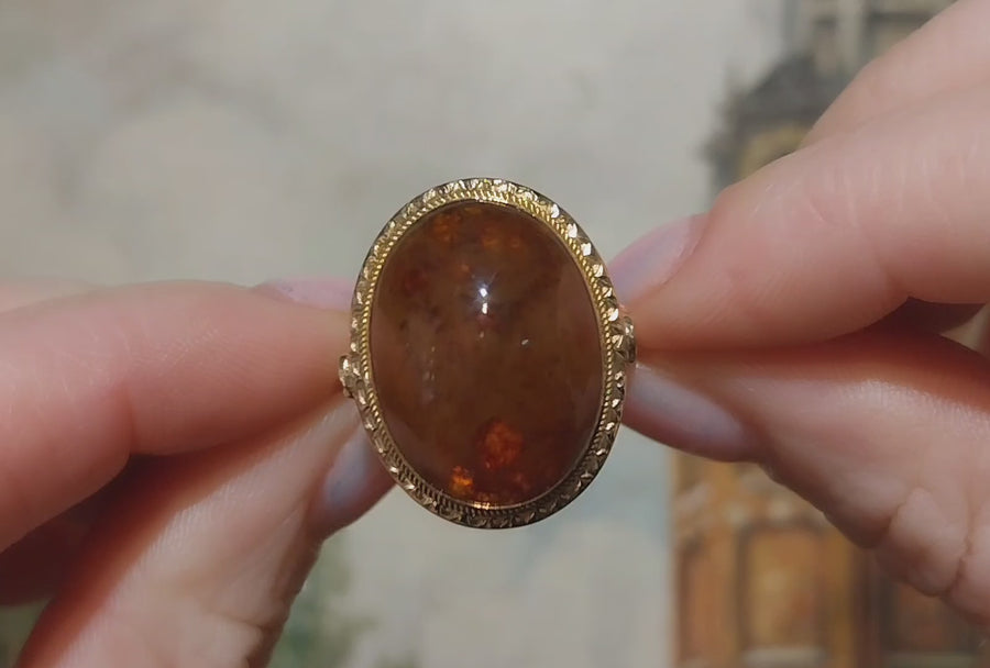 Cabochon amber ring van 18 karaat goud