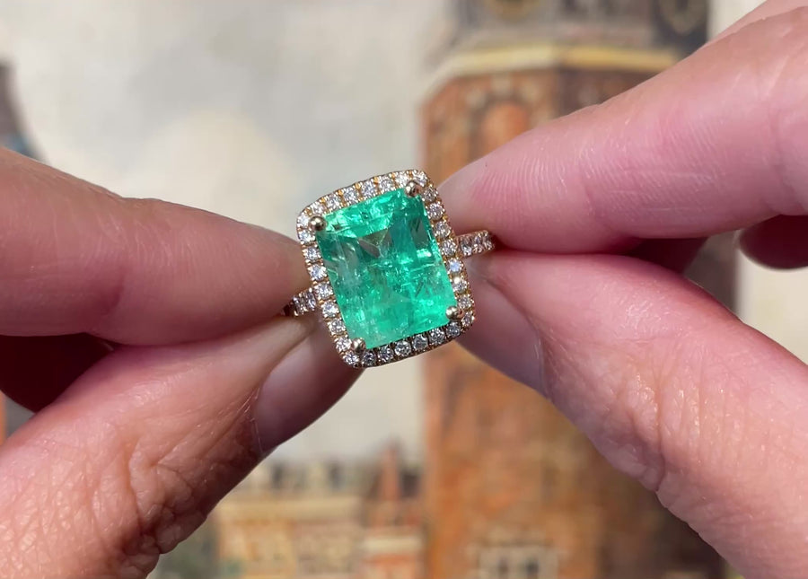 Emerald and diamond ring in 18 carat gold