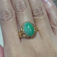 Cabochon jade ring in 14 karaat goud