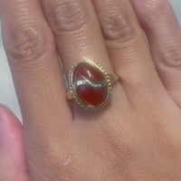 Cabochon carneool ring in 14 karaat goud