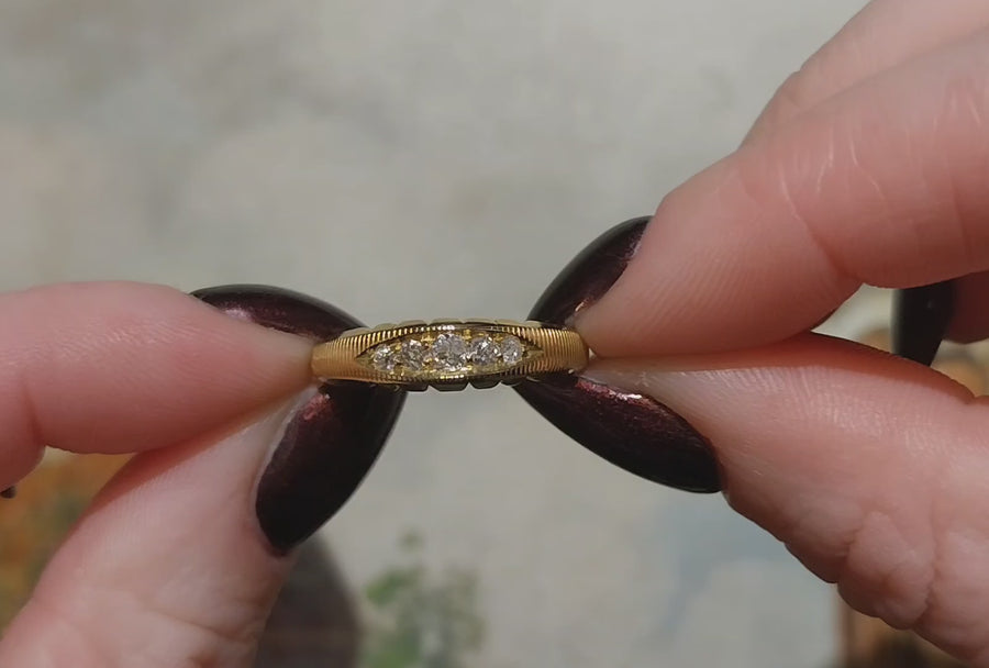 Victoriaanse vijf stenen diamanten ring uit 1895