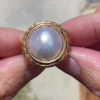18 carat gold ring with mabe pearl