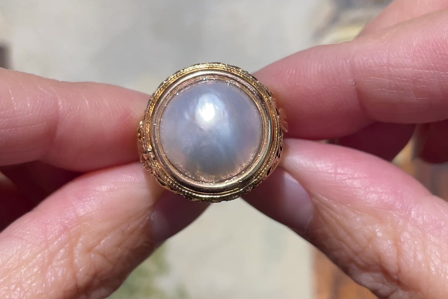18 carat gold ring with mabe pearl
