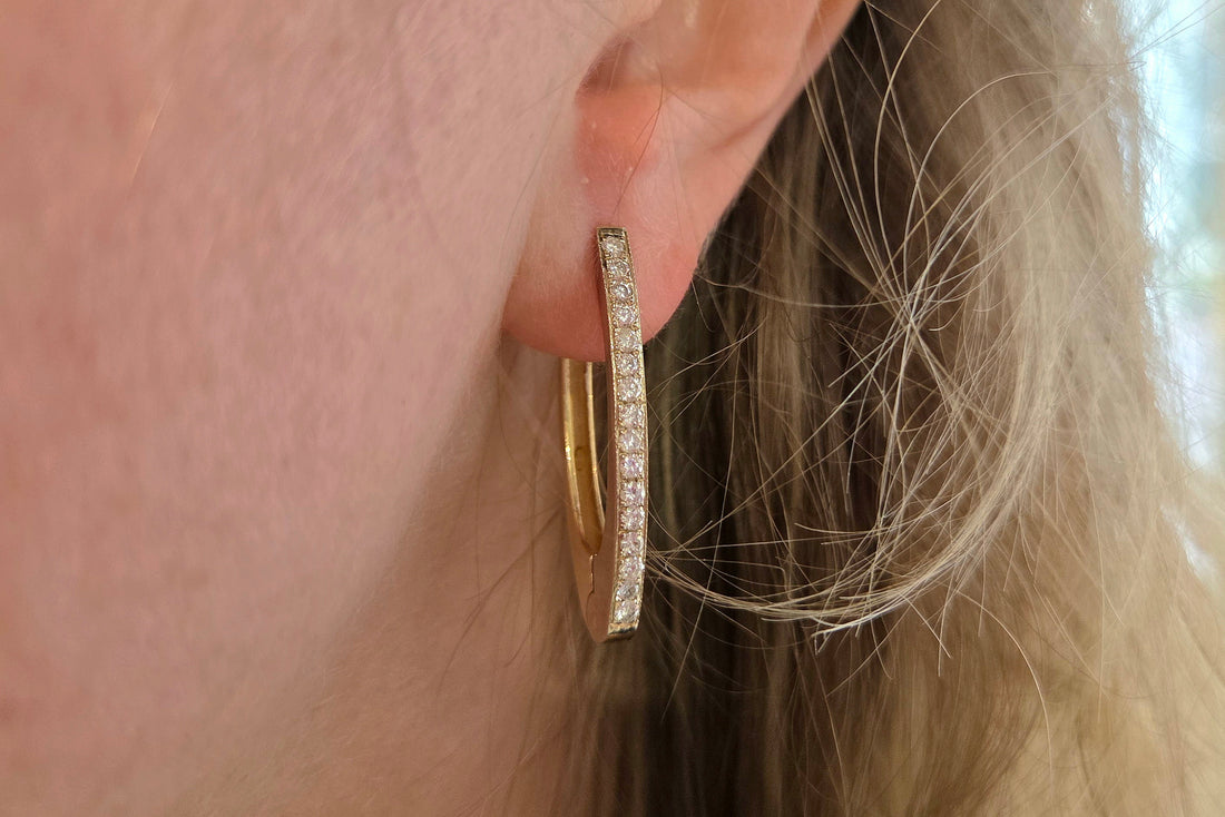 18 carat gold earrings with diamonds