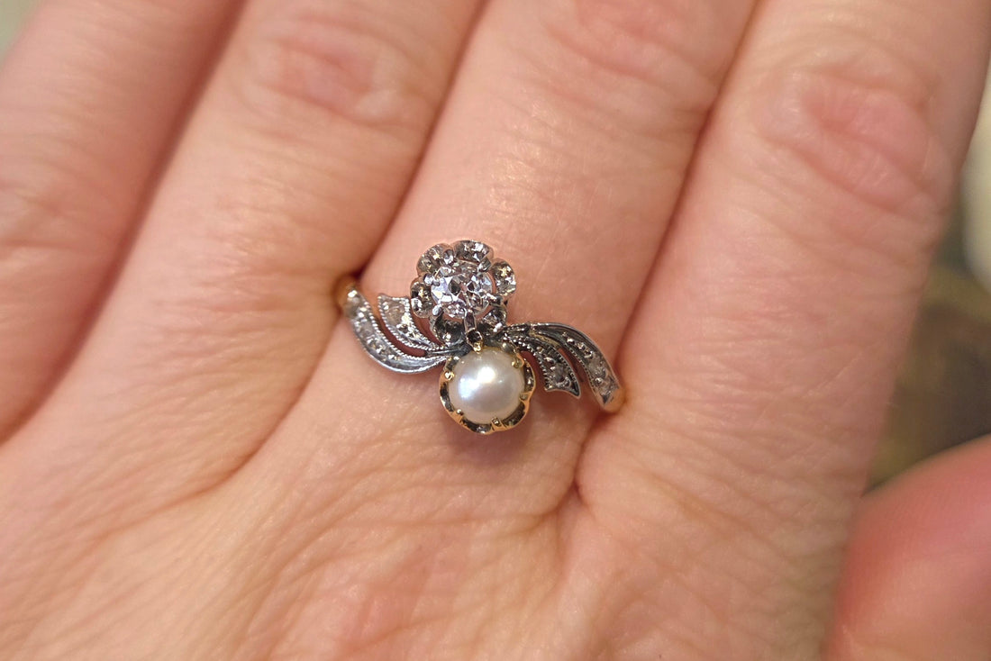 Pearl and diamond Toi et Moi ring in 18 carat gold