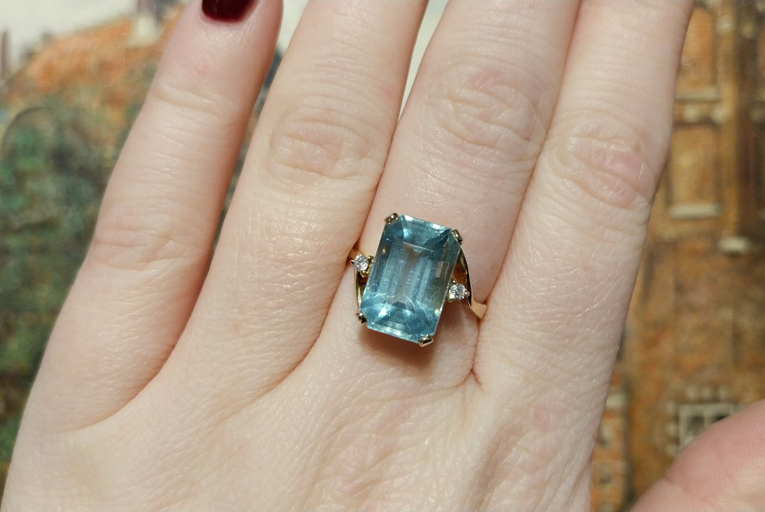 Aquamarine and diamond ring in 14 carat gold