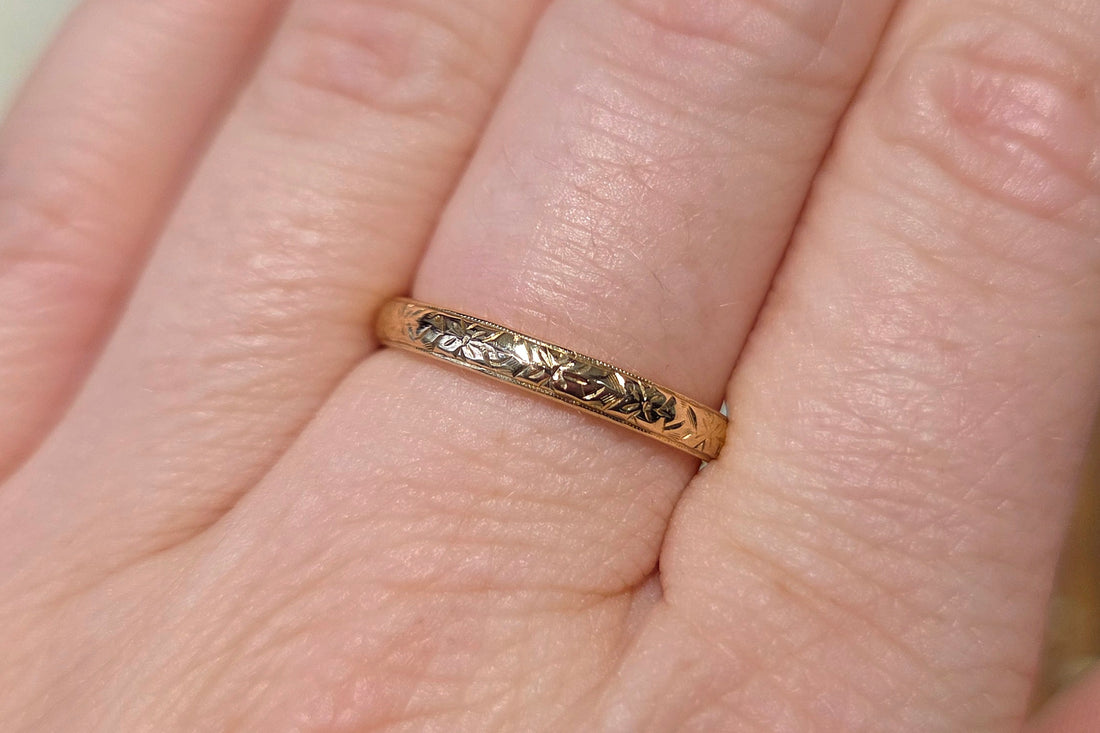 Vintage 18 carat gold band with motif-wedding rings-The Antique Ring Shop