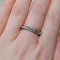 Witgouden eternity ring met diamanten