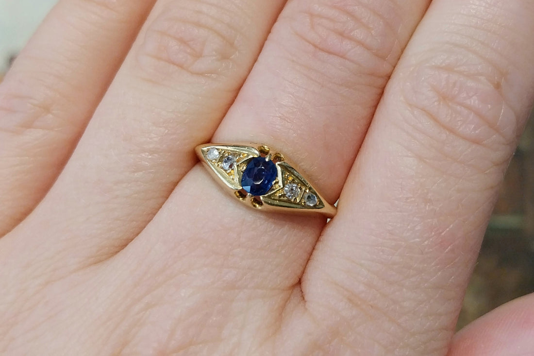Antieke saffier en diamanten ring uit 1918