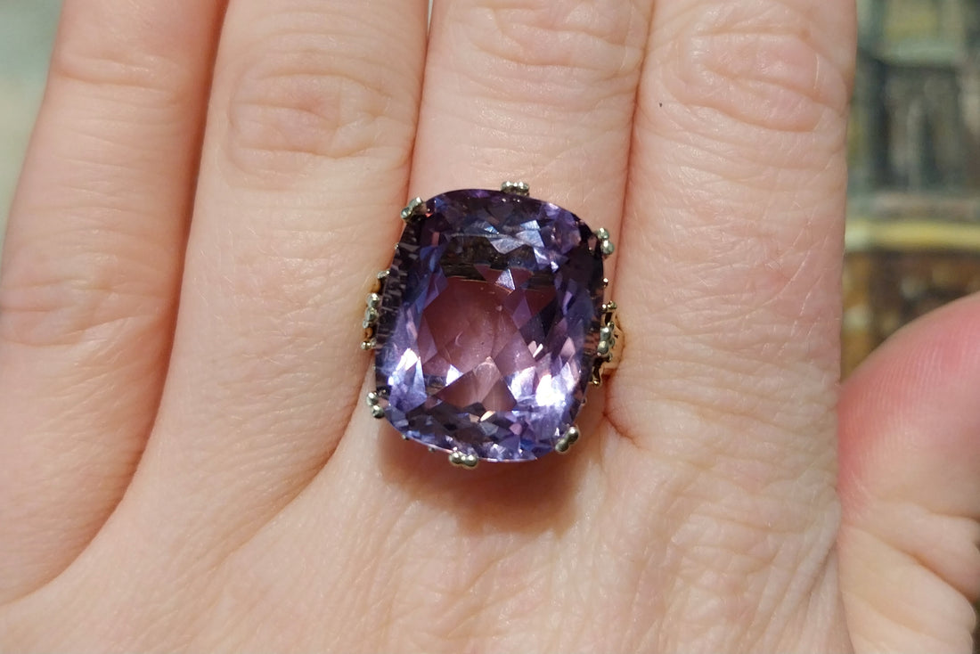 Vintage amethyst ring in 14 carat gold