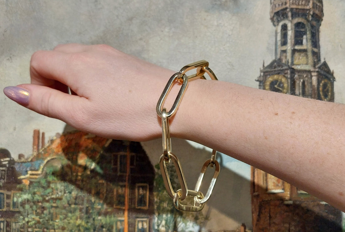 Paper clip bracelet in 14 carat gold
