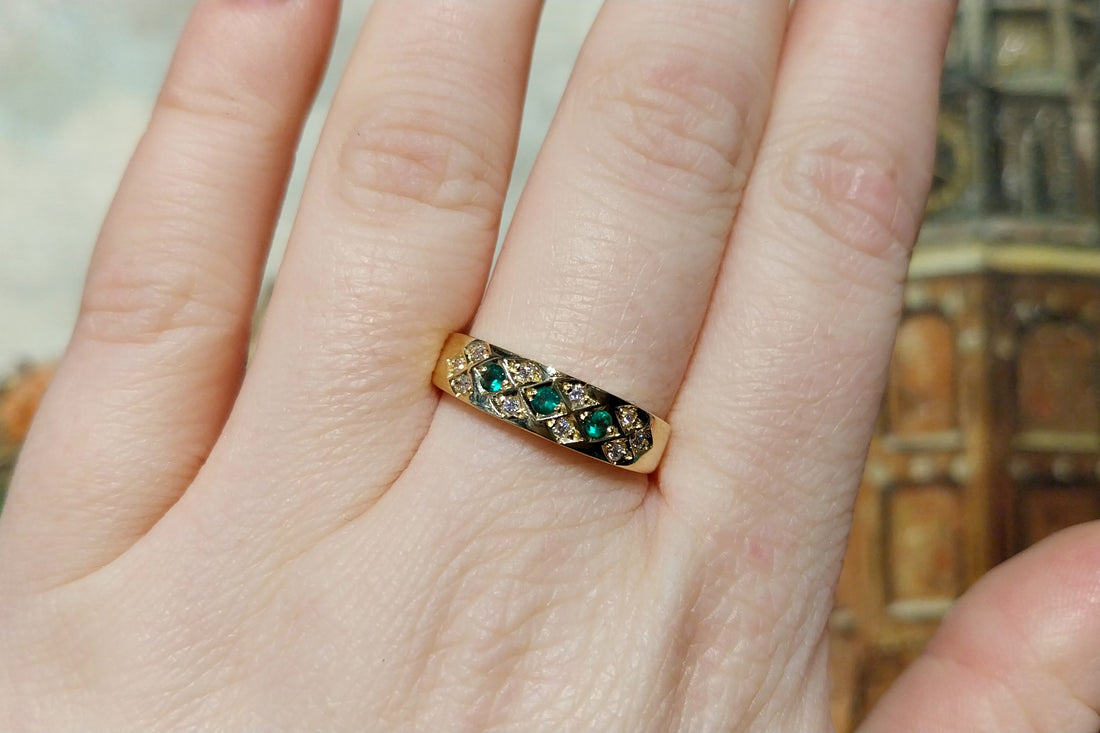 Emerald and diamond 18 carat gold ring-Vintage rings-The Antique Ring Shop