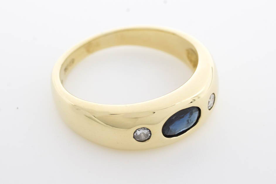 Sapphire and diamond trilogy ring in 18 carat gold.-Vintage & retro rings-The Antique Ring Shop