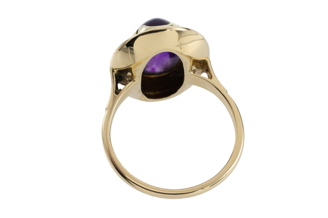 Cabochon amethyst ring in 14 carat gold – The Antique Ring Shop