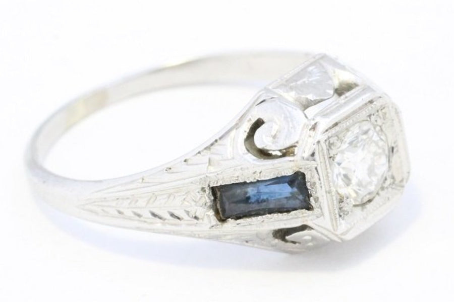 Vintage Art Deco ring with diamond and sapphire in 18 carat gold-Vintage & retro rings-The Antique Ring Shop, Amsterdam
