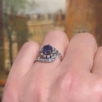 ​Witgouden sierlijke ring met saffier en diamant